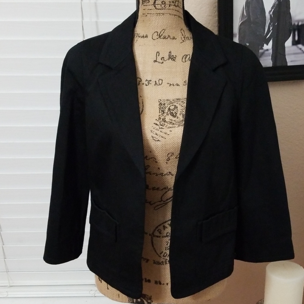 🔥6/$25NWOT Woman Talbots open black blazer size 8